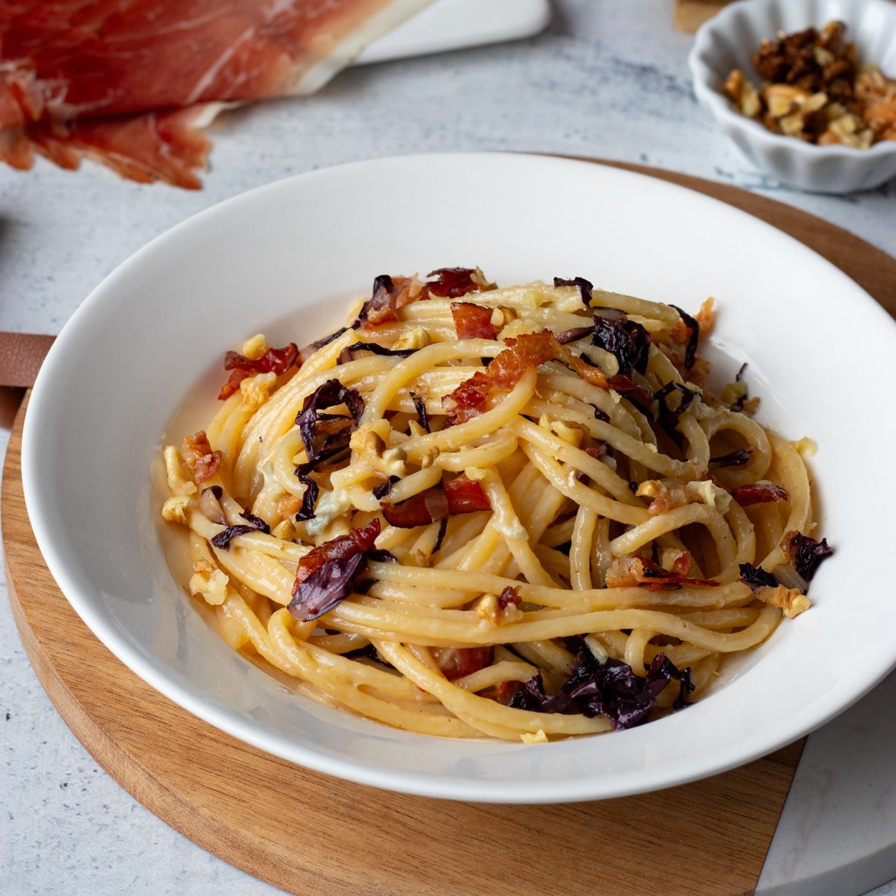 Spaghettone XXL Pasta Garofalo con gorgonzola speck radicchio e noci