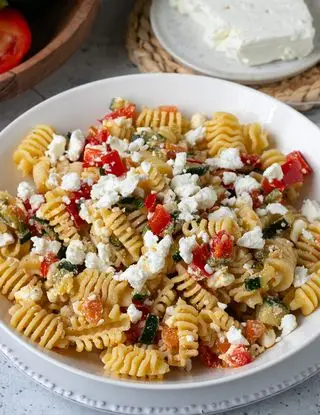 Ricetta Insalata di Radiatori Pasta Garofalo con verdure miste croccanti e feta di valentinaprevidi
