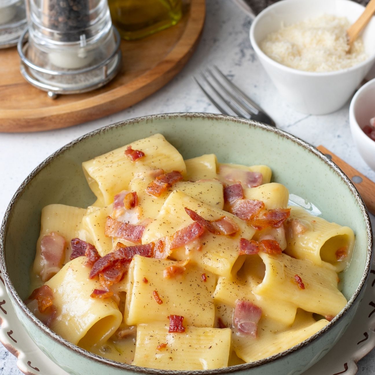 Gigantoni Pasta Garofalo con crema di patate, pecorino e pancetta croccante