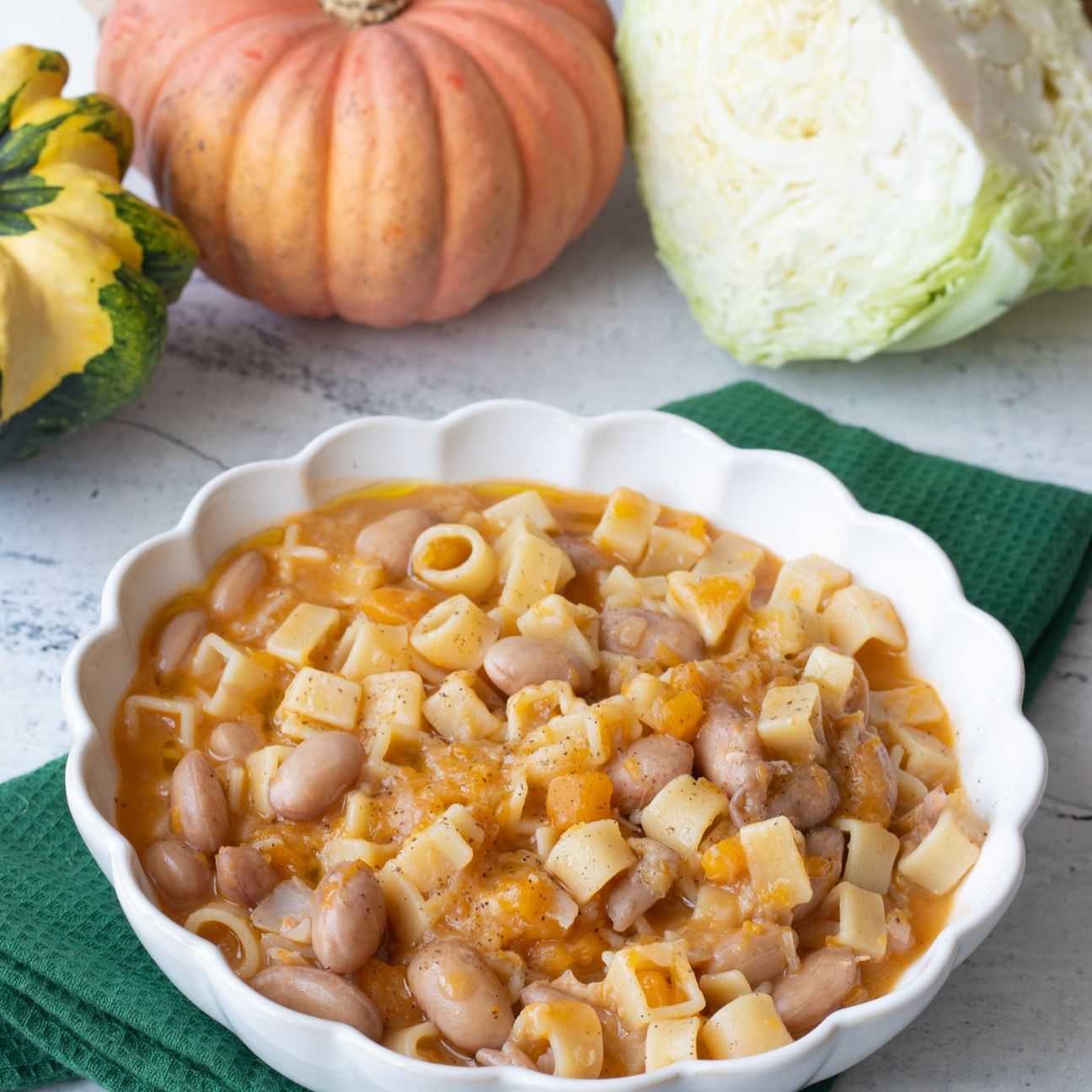 Zuppa con Play your pasta di Pasta Garofalo con verza, zucca e fagioli borlotti