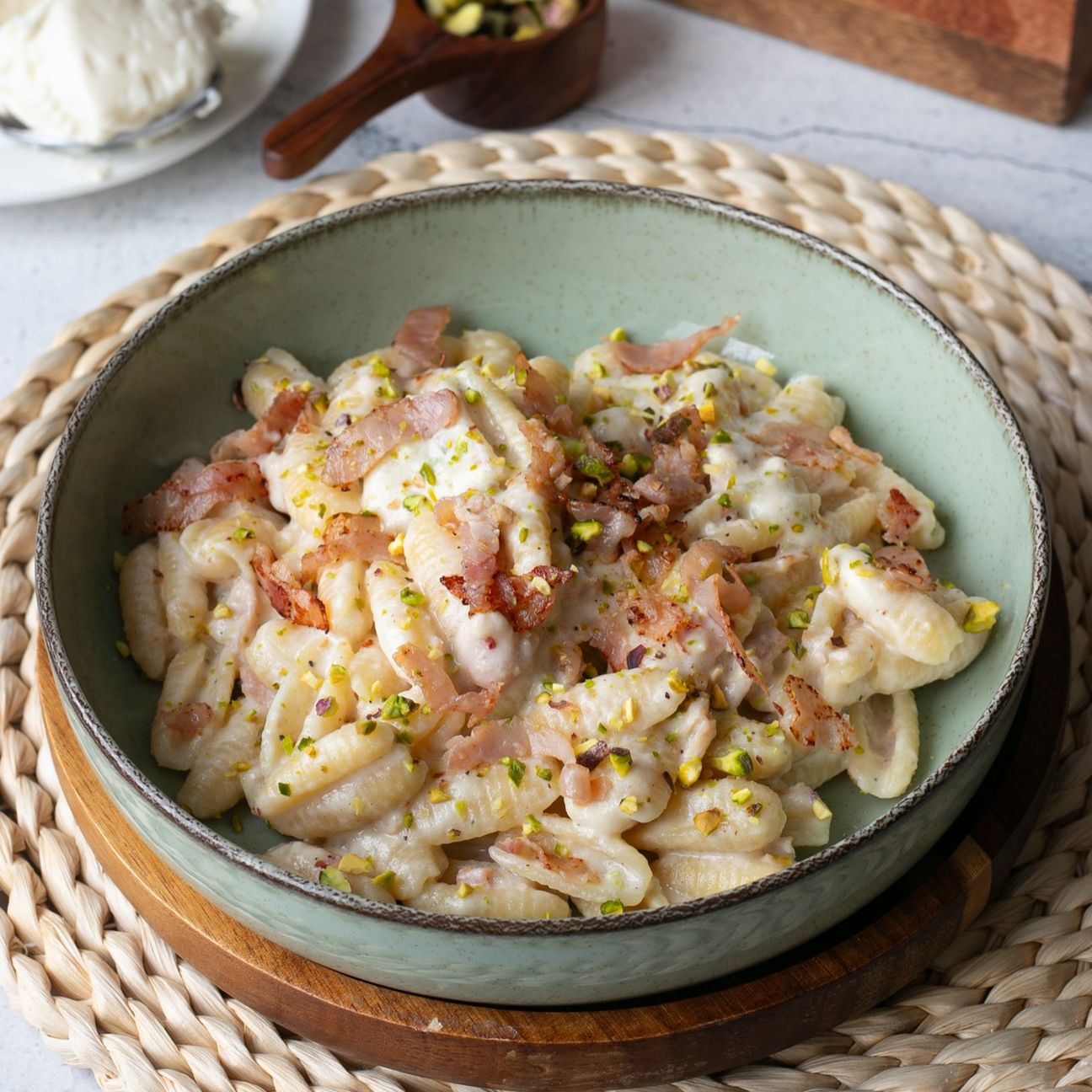 Gnocchi sardi Pasta Garofalo con crema di stracchino, prosciutto cotto e granella di pistacchi
