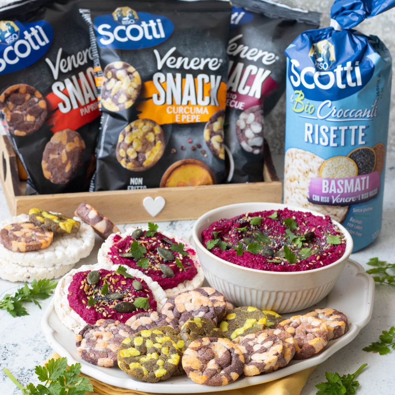 Hummus di barbabietola e ceci con Venere snack e Risette basmati di Riso Scotti