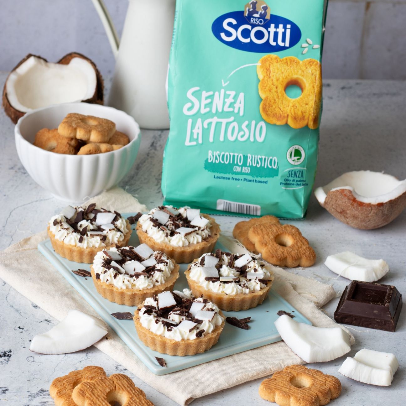 Mini crostatine con Biscotto rustico con riso Si con Riso di Riso Scotti e panna cotta al cocco