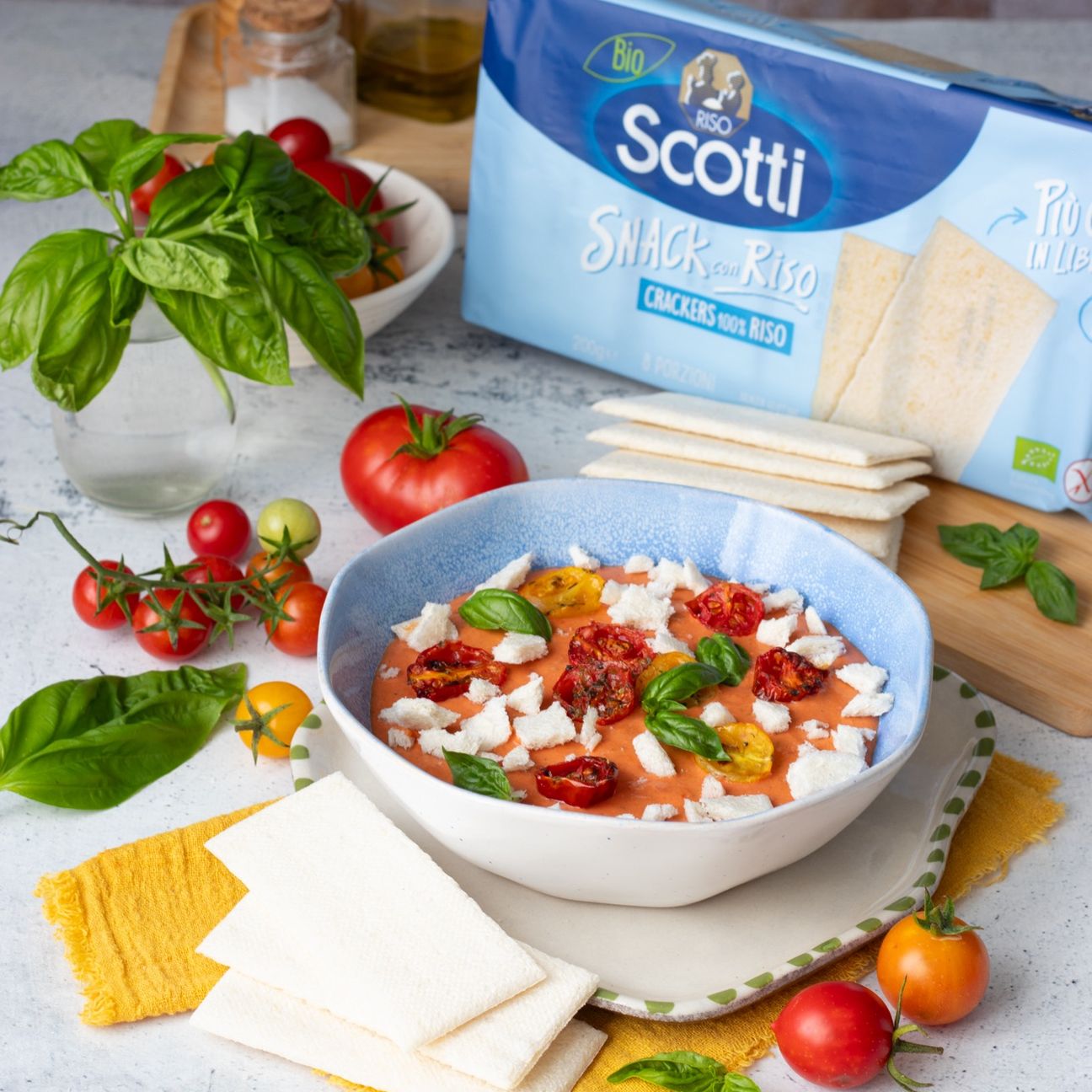 Zuppa di pomodori arrostiti con Crackers di Riso di Riso Scotti