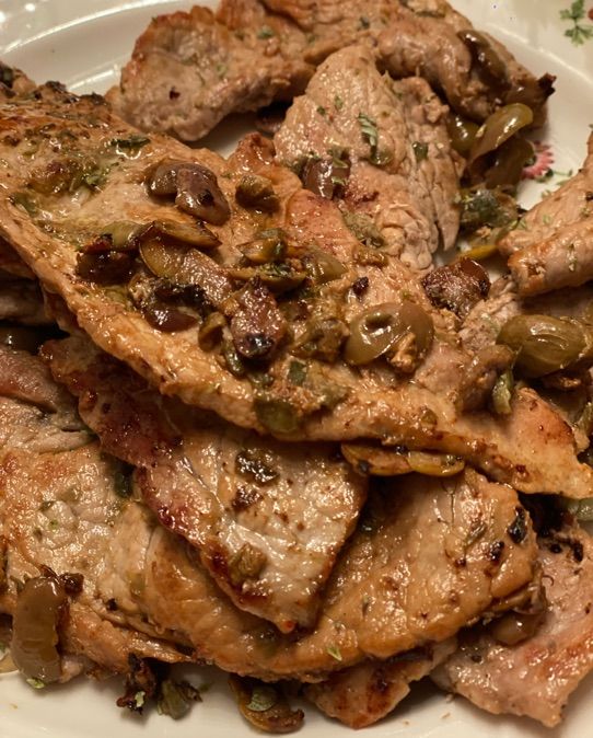 Scaloppine di vitella olive, capperi e origano