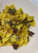 Ricetta Farfalle cremose alla robiola e zafferano con zucchine e salsiccia