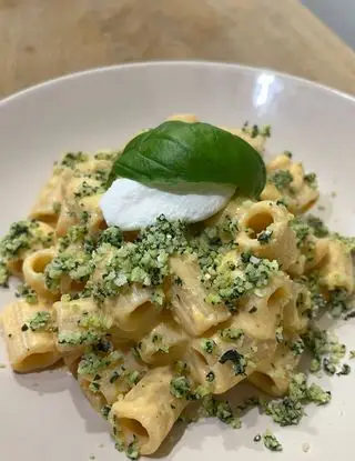 Ricetta Mezze maniche in crema di zucca e ricotta con parmigiano al basilico di lochefnelpallone