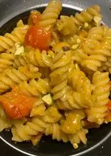 Ricetta Fusilli con crema di pistacchi e pomodorini