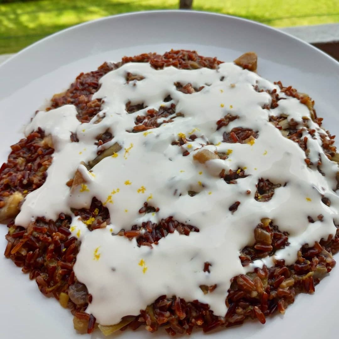 Riso rosso con cuori di Carciofi, crema di Stracchino e scorza di Limone🍋