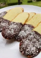 Ricetta Lingue di gatto con cioccolato fondente e cocco