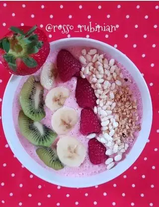 Ricetta Smoothie bowl di frutta di rosso.rubinian