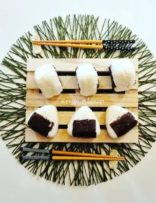 Ricetta Onigiri con tonno in scatola di rosso.rubinian