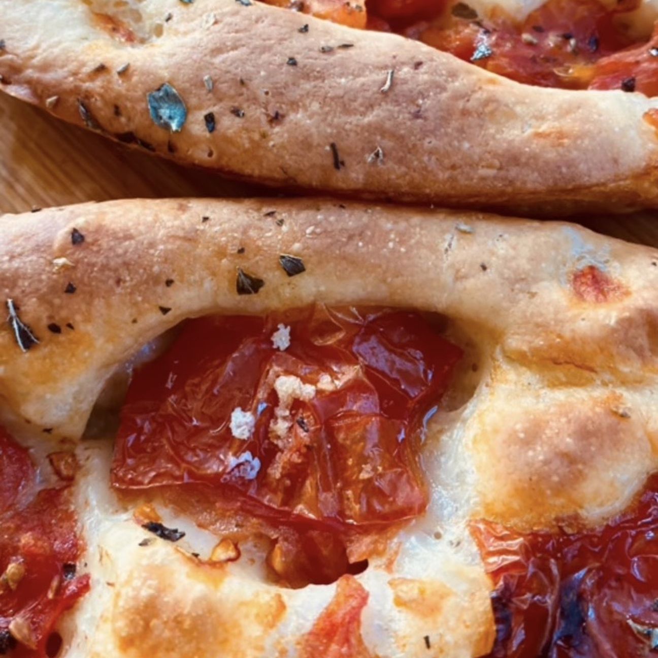 Focaccia barese Dosi per due teglie da 35 cm