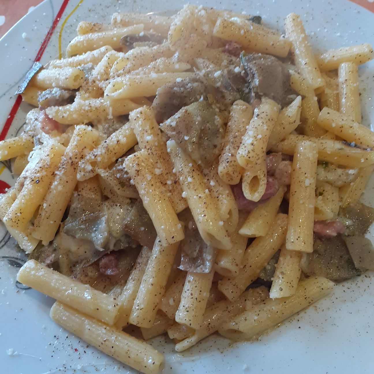 Ziti con carciofi pancetta e provola affumicata