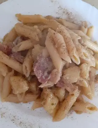 Ricetta Penne con crudo patate e tocchetti di provola su purea di patate di mena74