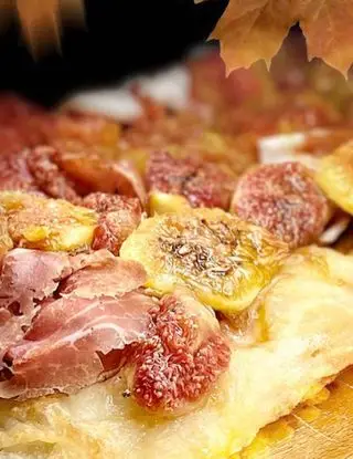 Ricetta Pinsa con prosciutto nostrale e fichi freschi di Mery99