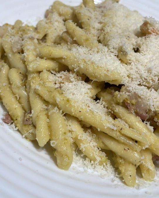 Casarecce Pesto di Pistacchi,Pancetta è Gamberetti