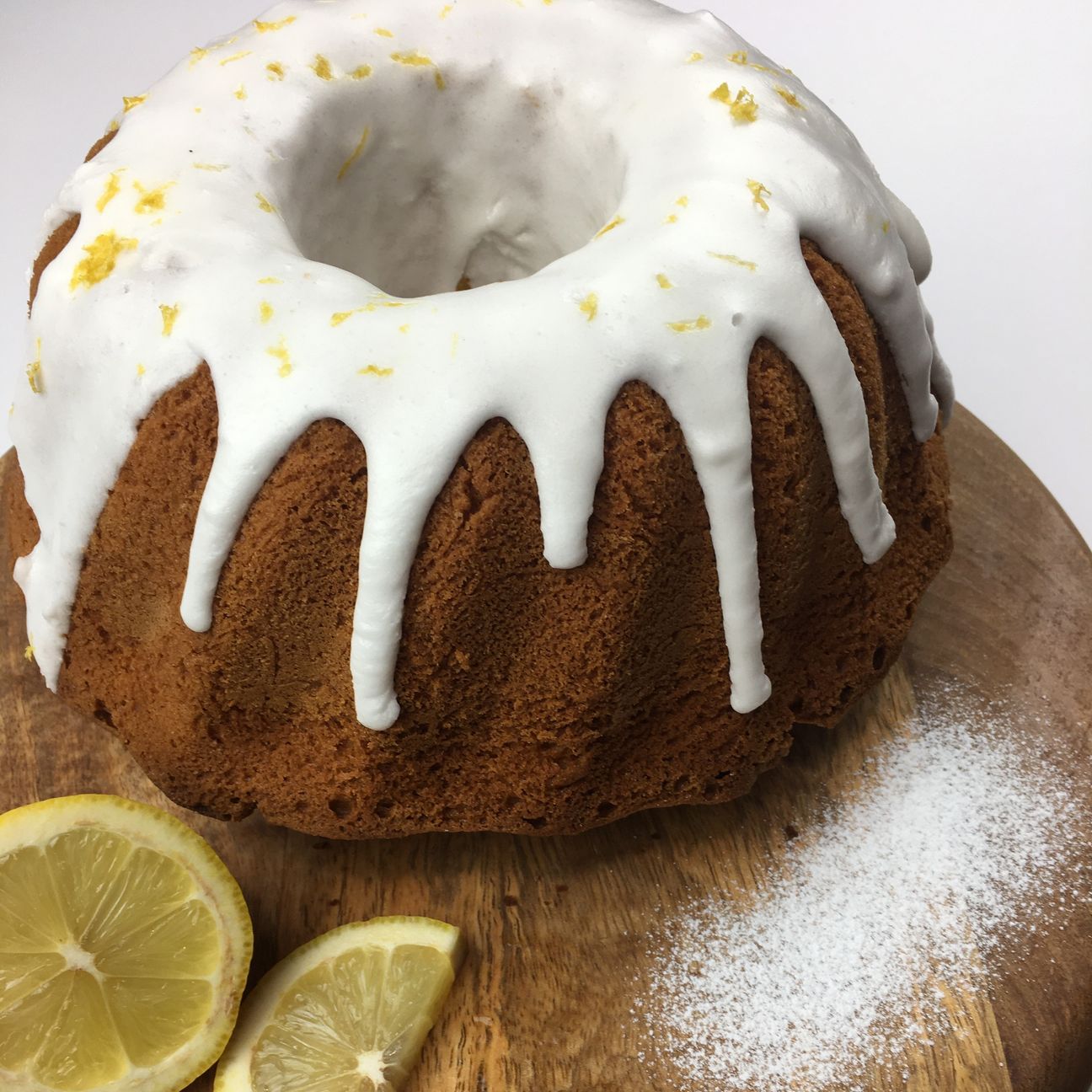 Ciambellone glassato al limone