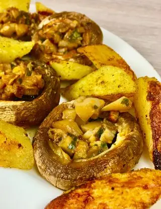 Ricetta Cappellini di funghi Champignon ripieni e patate al forno di scolalapastacucinaitaliana