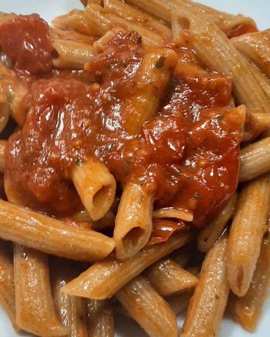 Pasta integrale al pomodoro profumato