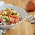 Ricetta Insalata con pomodori, sedano e scaglie di pecorino