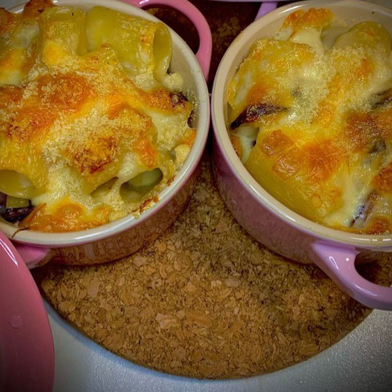 Pasta al forno con radicchio, provola e besciamella