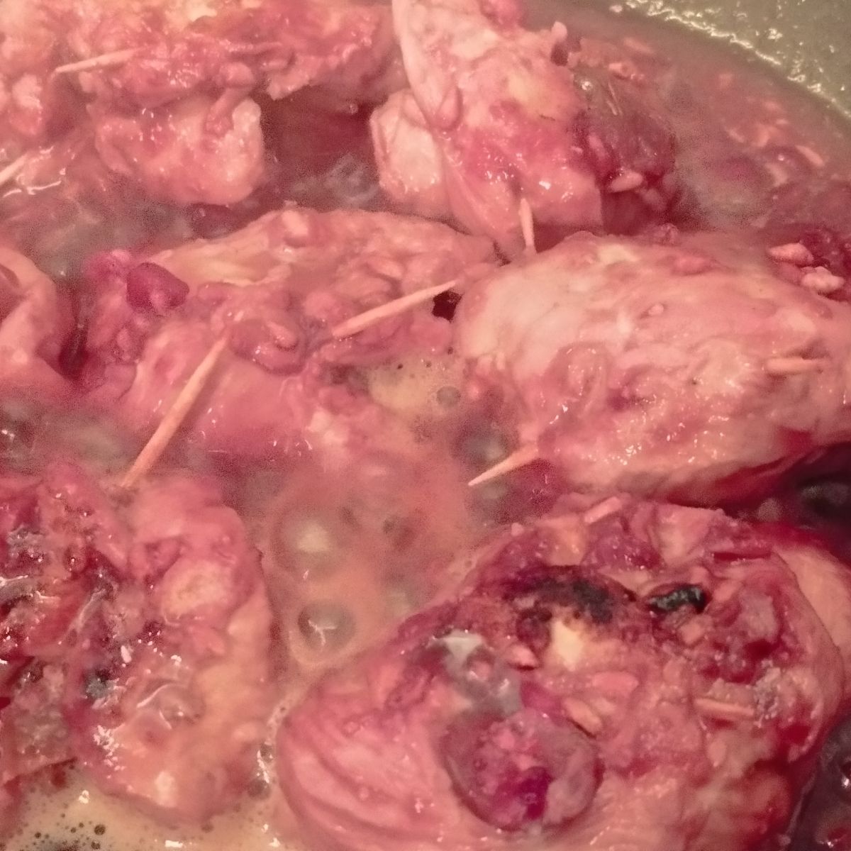 Involtini di tacchino con melograno e datteri