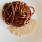 Ricetta Spaghettone al Pinot nero con fonduta di parmigiano