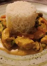 Ricetta Pollo al curry e curcuma con verdure e riso parboiled