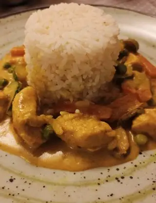 Ricetta Pollo al curry e curcuma con verdure e riso parboiled di stefis.sweets