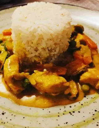 Ricetta Pollo al curry e curcuma con verdure e riso parboiled di stefis.sweets