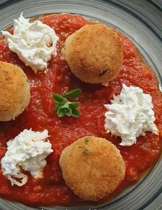 Ricetta Polpette di pane con pomodoro e stracciatella di ELENA.NOCCHI