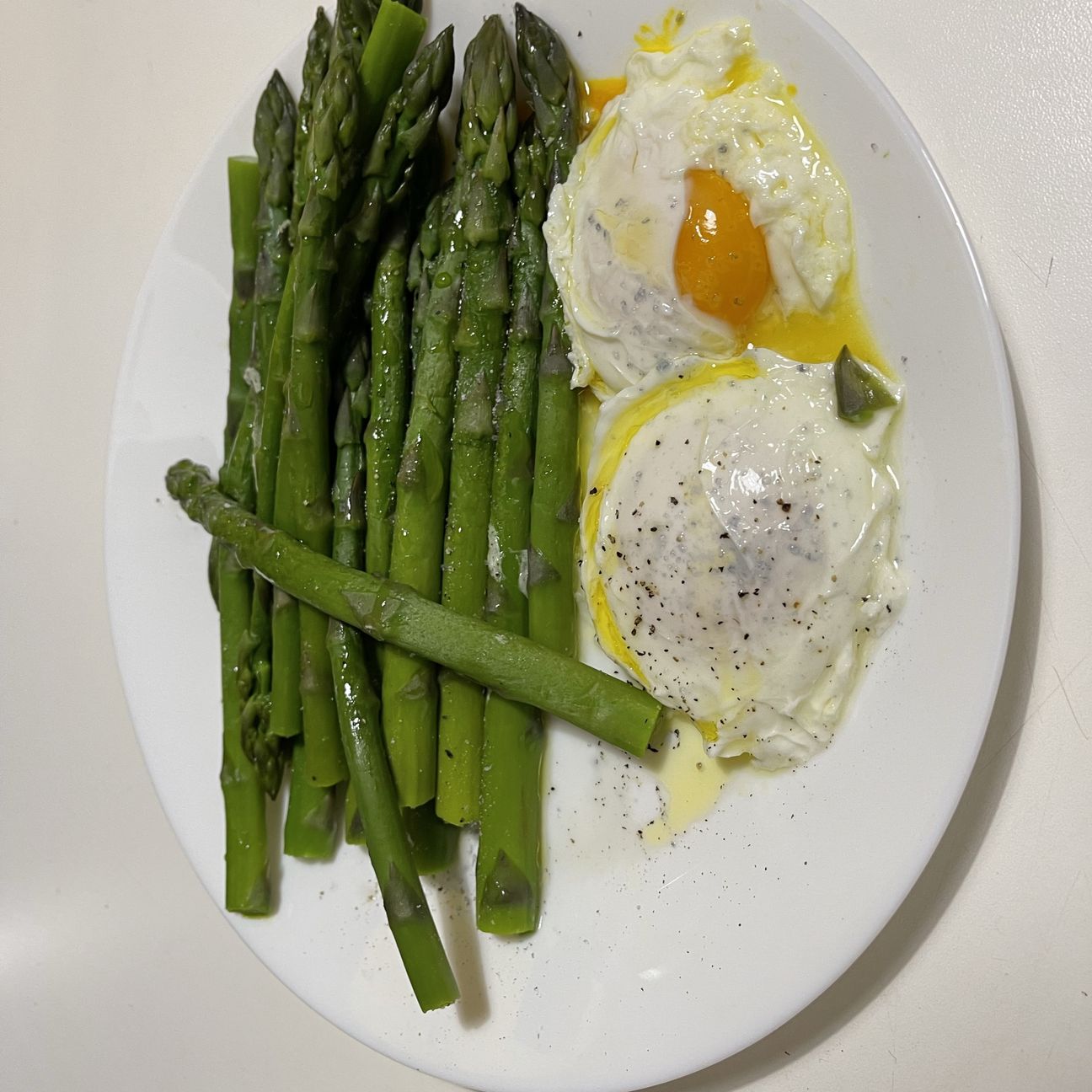 Asparagi e uova in camicia
