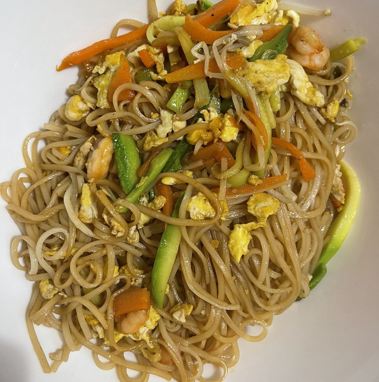 Spaghetti di soia con verdure e gamberetti dalla Cina