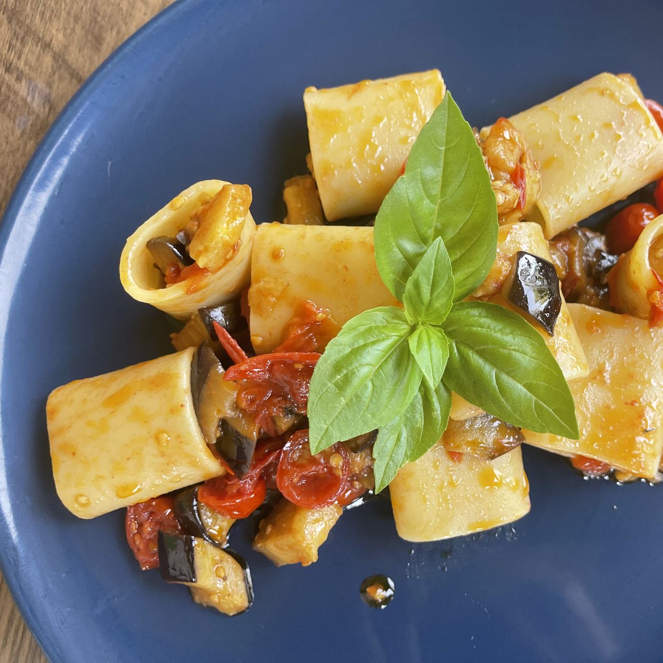 Pasta melanzane e pomodorini alla siciliana