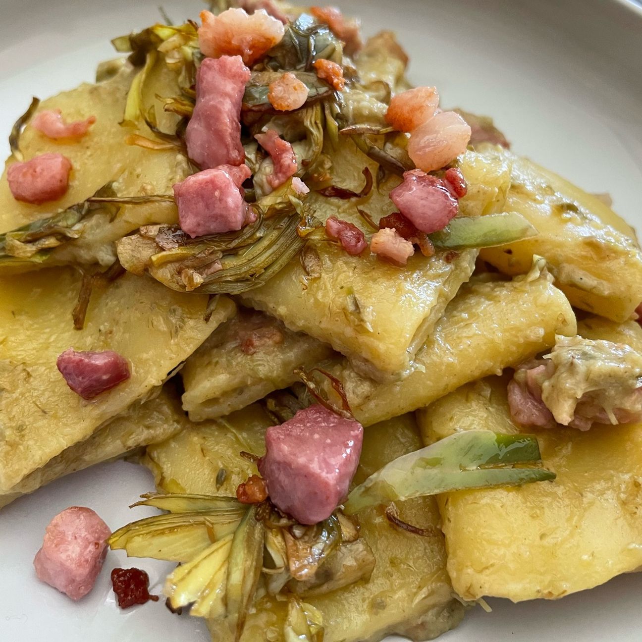 Paccheri con carciofi e pancetta