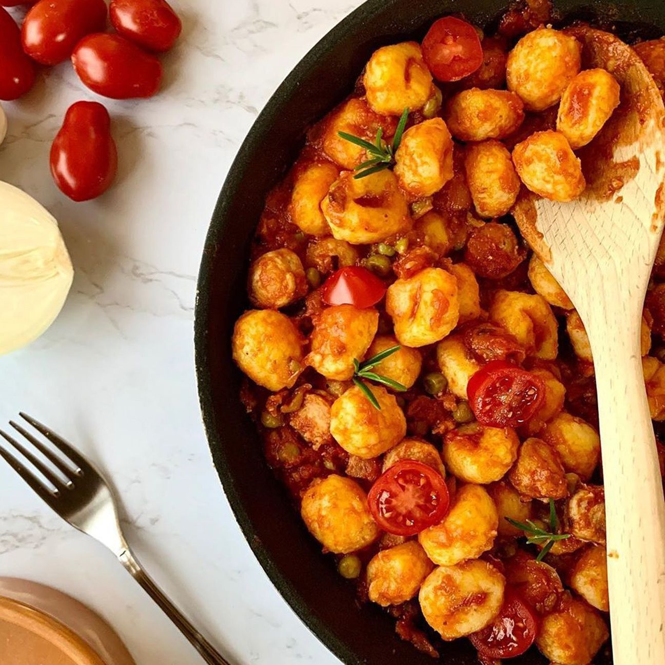 Gnocchi di patate con pomodoro e salsiccia