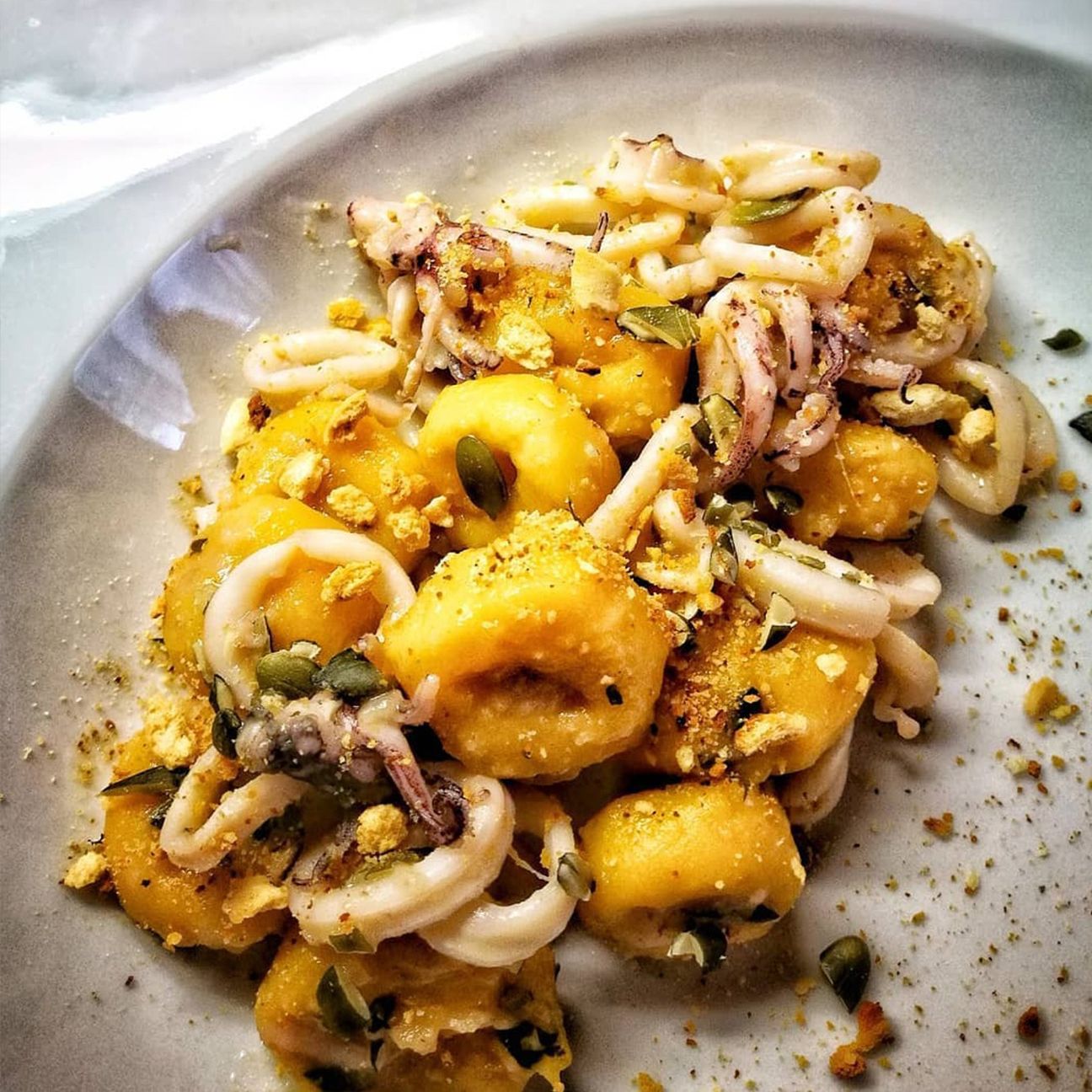 Gnocchi di zucca con calamari