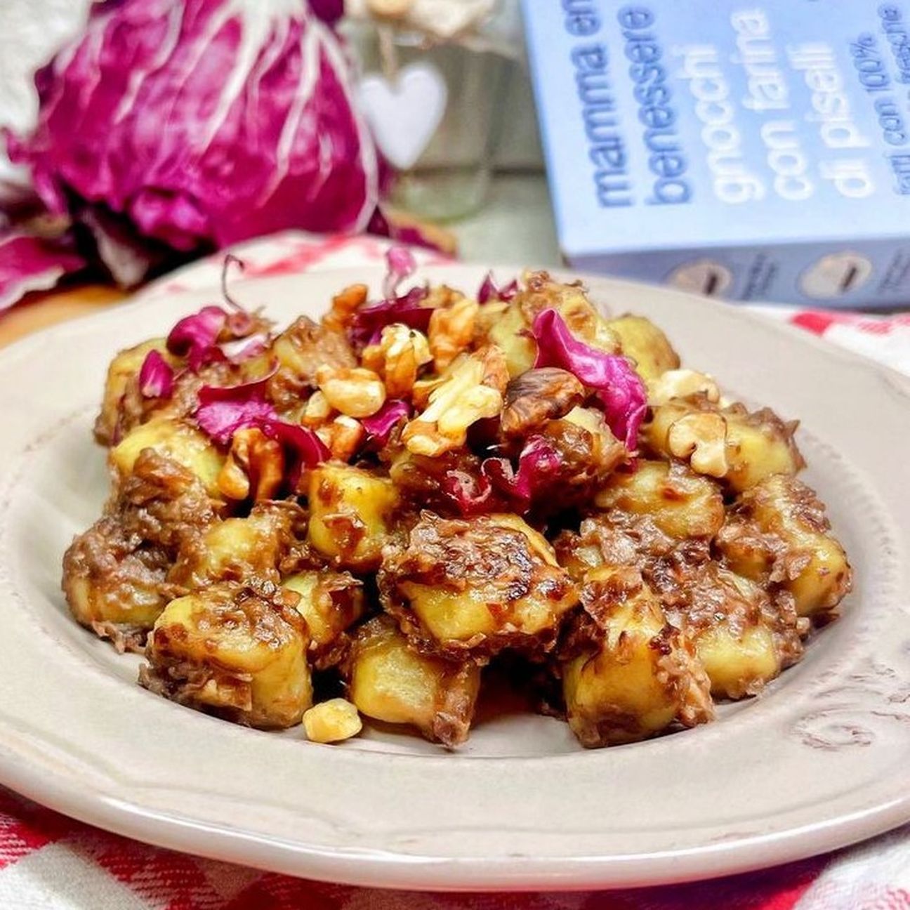 Gnocchi di piselli al pesto di Radicchio