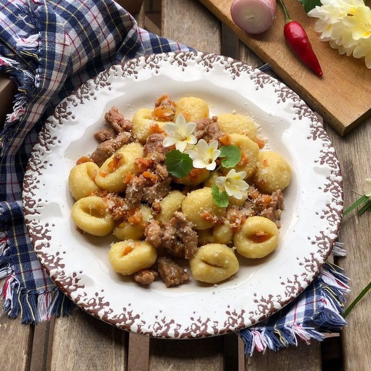 Gnocchi di patate con ragù bianco