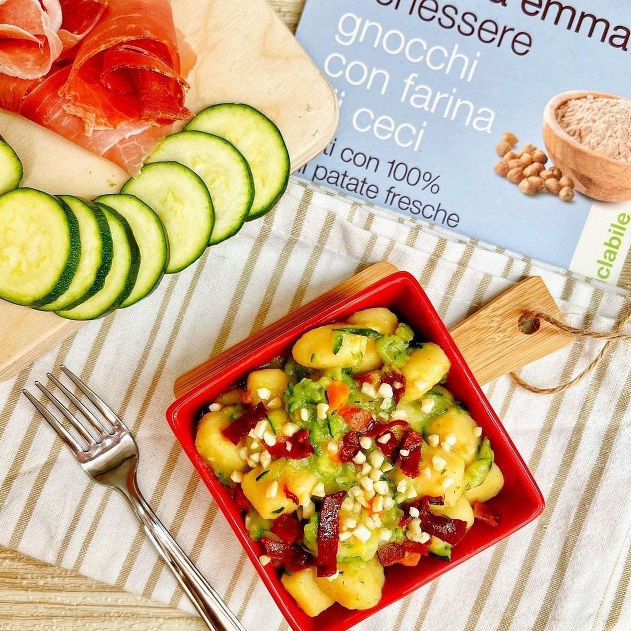 Gnocchi di ceci senza glutine con zucchine e speck