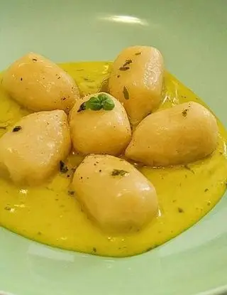 Ricetta Gnocchi ripieni con cacio e pepe su crema di patate al basilico di mammaemma.gnocchi