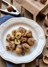 Ricetta Gnocchi ripieni con cacio e pepe, pesto di radicchio e noci