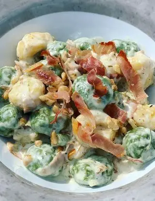 Ricetta Gnocchi bicolori con stracchino, speck e noci di mammaemma.gnocchi