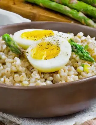 Ricetta Orzo perlato con asparagi e uova sode di roberta_basile