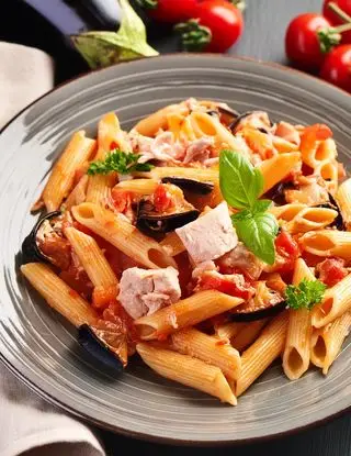 Ricetta Penne con melanzane, spada e pomodorini di giovanni_giuffrè