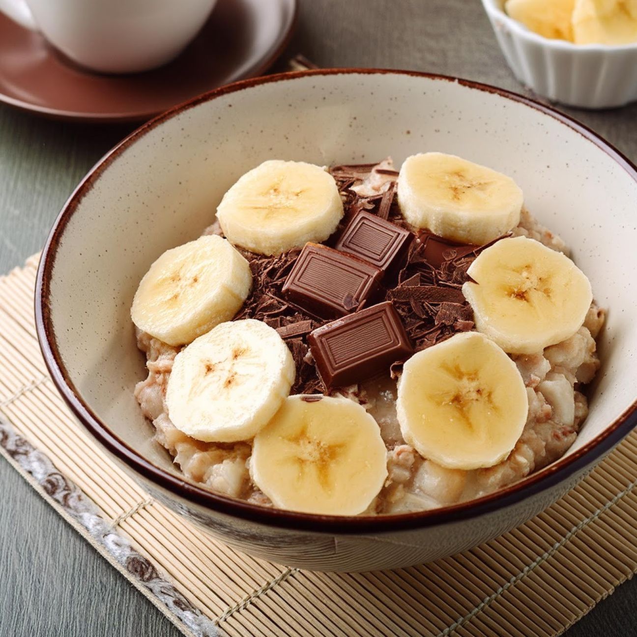 Porridge con yogurt greco e tea verde