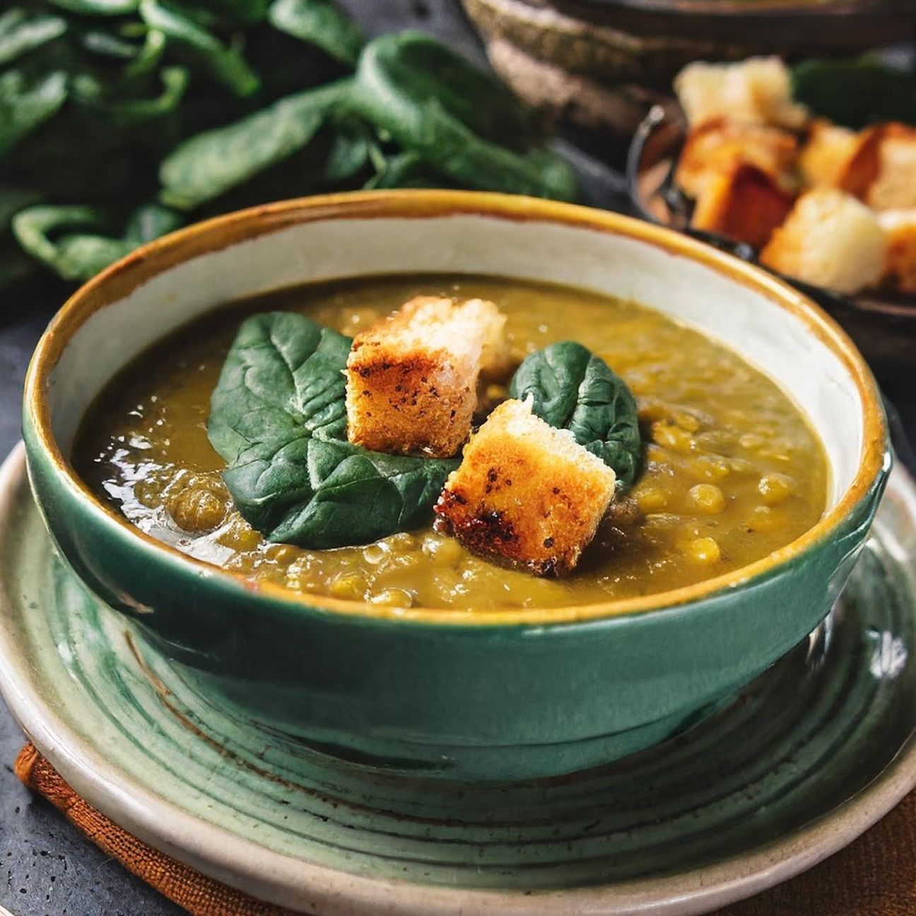 Zuppa di lenticchie al curry con spinaci