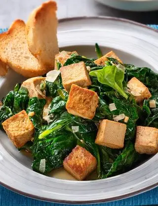 Ricetta Tofu saltato con spinaci e crostini di pane di elisa_fornari