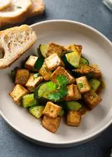 Ricetta Tofu saltato con zucchine e pane croccante